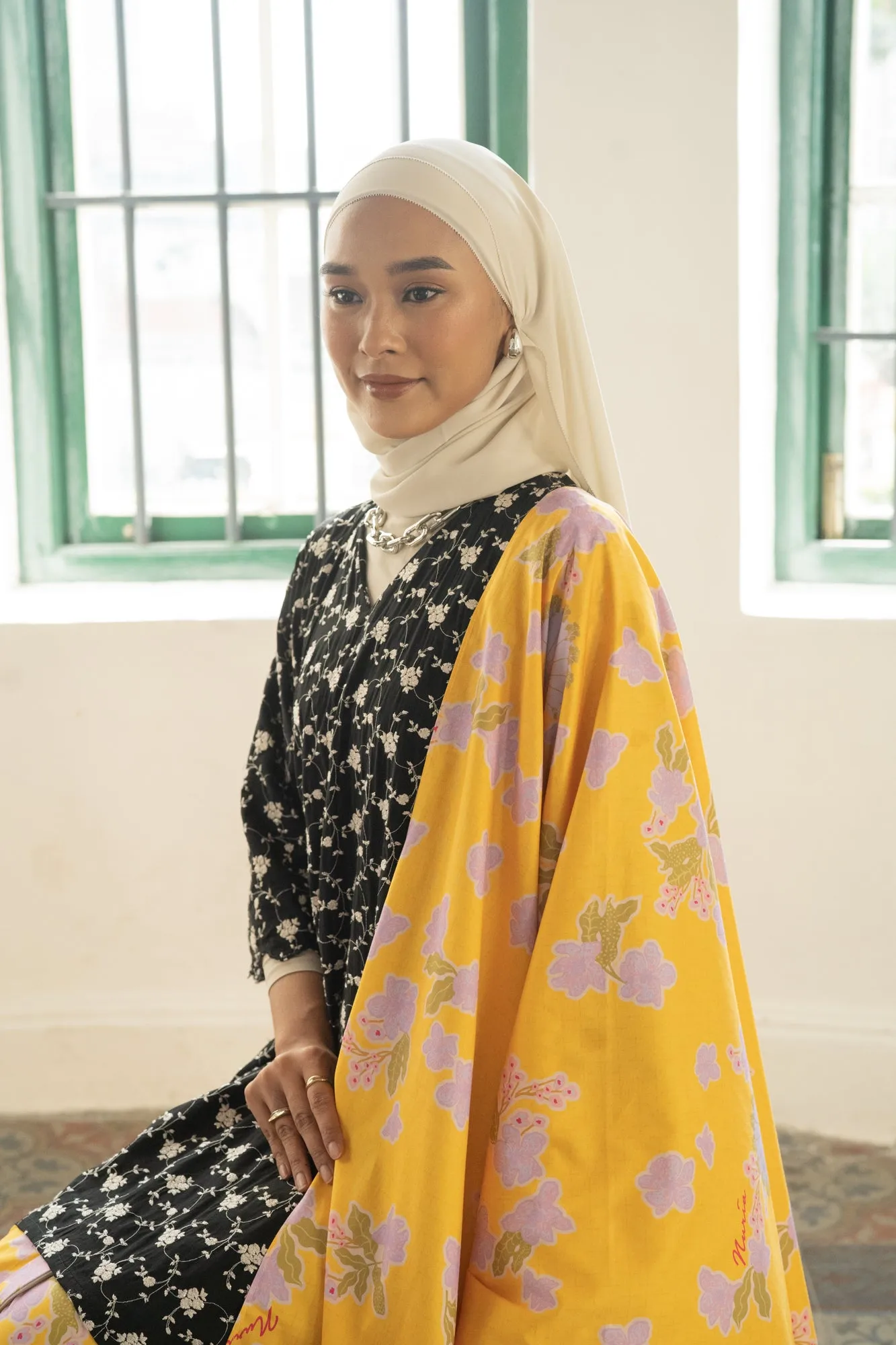 Ratih Kurung V Neck Top in Black